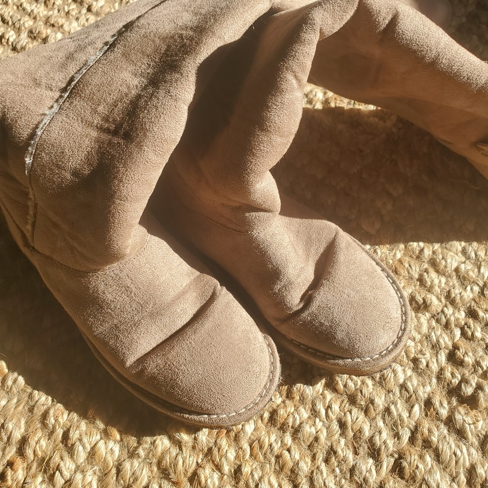 Stella Mccartney size 6.5 over thr knee. Faux shearling. Tan